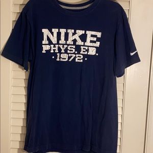 Nike Phys. Ed - retro shirt